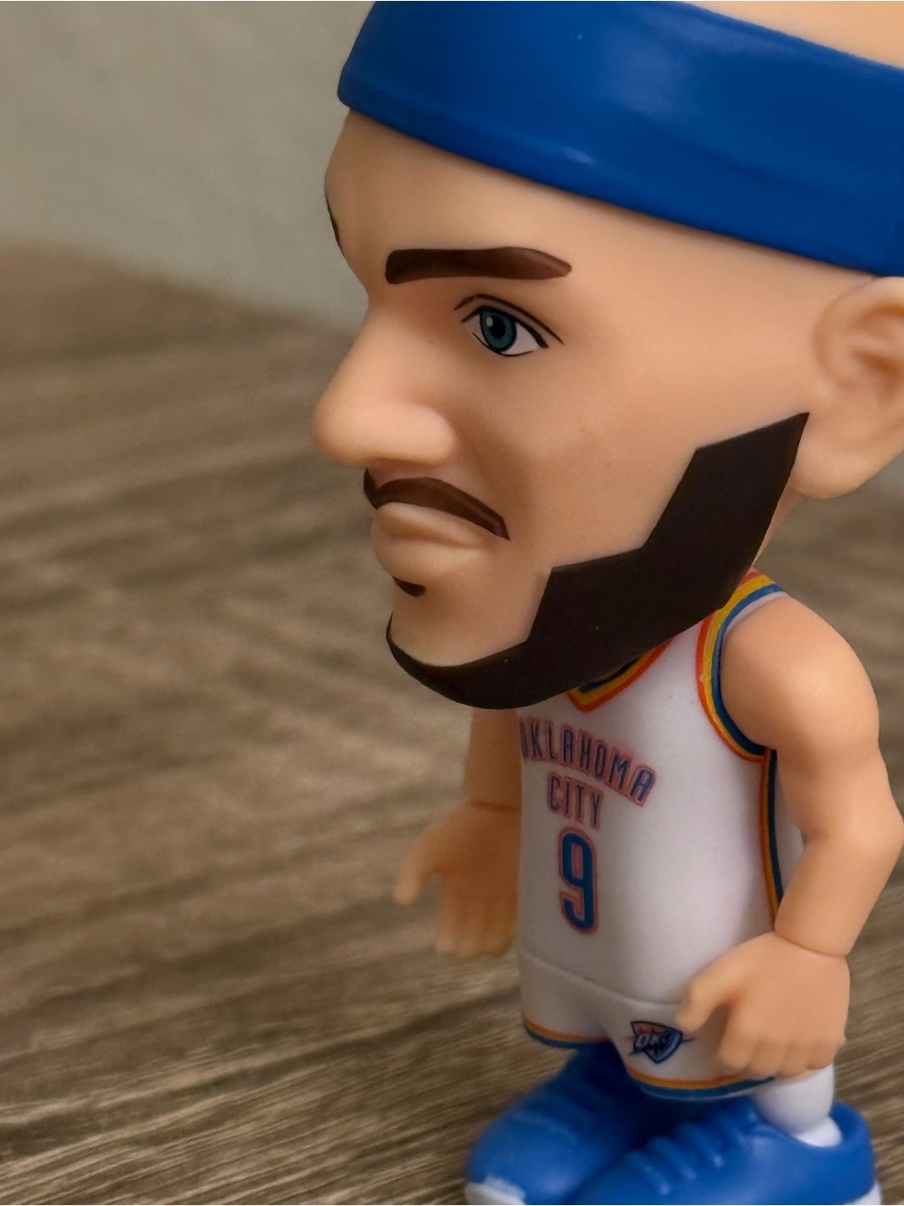 Alex Caruso Oklahoma City Thunder White Jersey NBA Ballers Series 2 - Picture 7 of 8